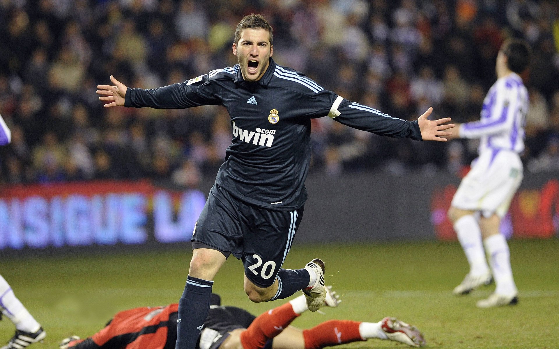 星空体育在线入口-巴黎圣日耳曼战术灵活多变，欧冠形势明朗，巴黎圣日耳曼0_2